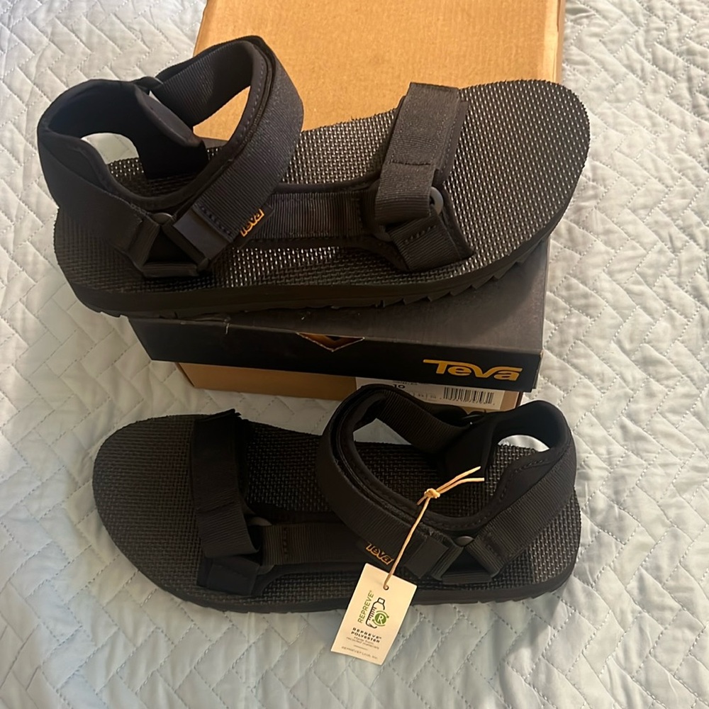 Men’s new teva universal trail sandal black size 10